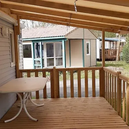 Camping Clos Cottet مكان تخييم