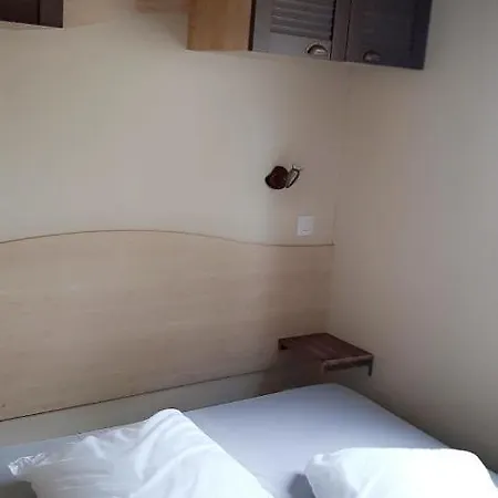 مكان تخييم Camping Clos Cottet Angles (Vendee)
